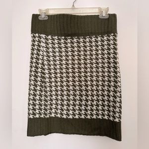 Tularosa stretch knit skirt size m.
